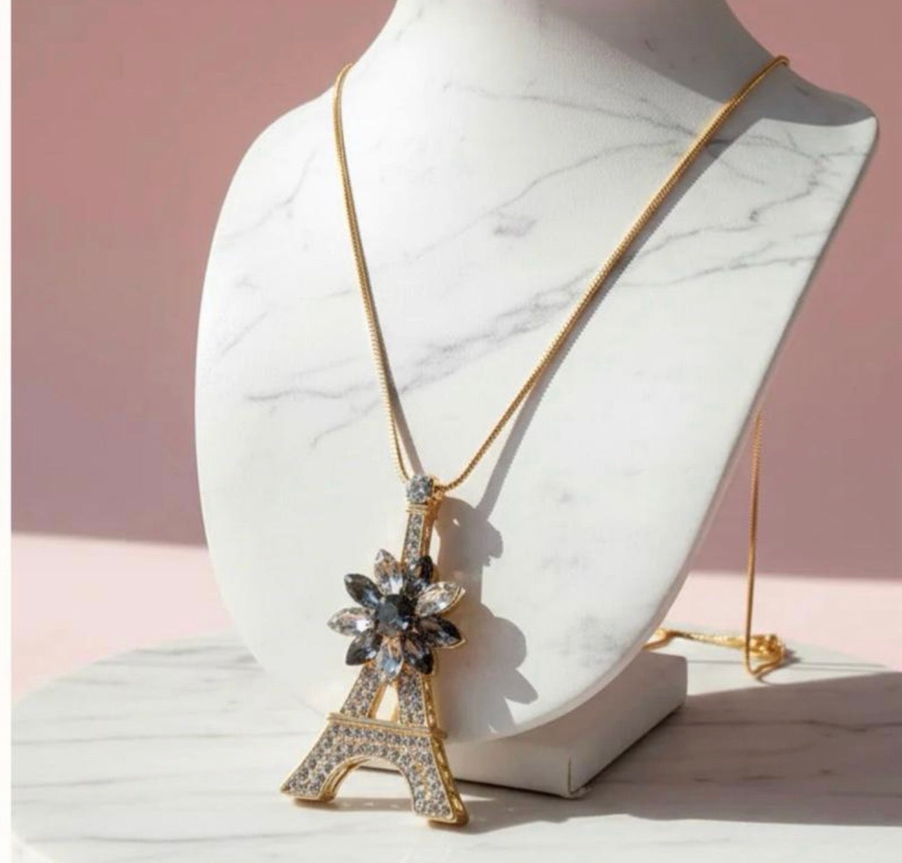 The Parisian Glow necklace